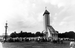 Prie Lūginės koplyčios 1991 m.