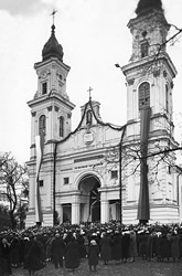 Arkivyskupo Jurgio Matulaičio palaikų perlaidojimas Marijampolės Šv. arkang. Mykolo bažnyčioje, 1934 m.